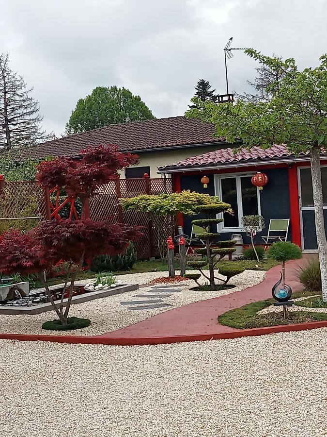Une Pause Quelque Part Au Jardin Des Erables Et Des Niwakis Saint-Medard-de-Guizieres Exterior foto