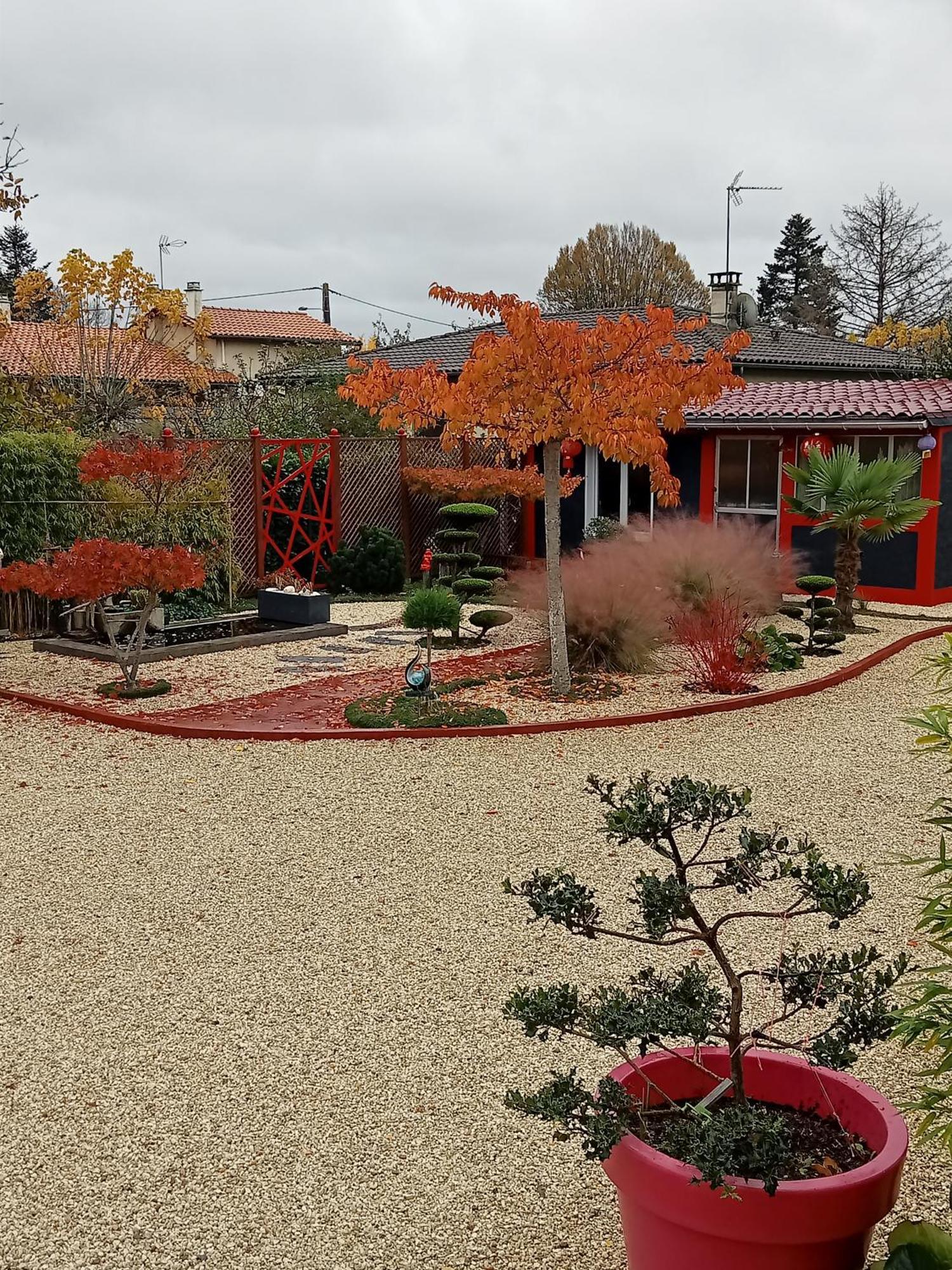 Une Pause Quelque Part Au Jardin Des Erables Et Des Niwakis Saint-Medard-de-Guizieres Exterior foto